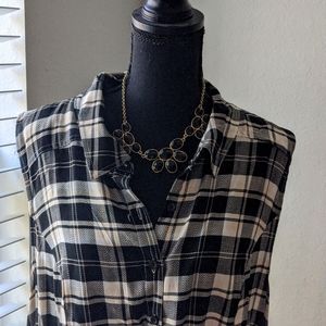 Torrid NWT Hi-Lo button up sleeveless  Tunic